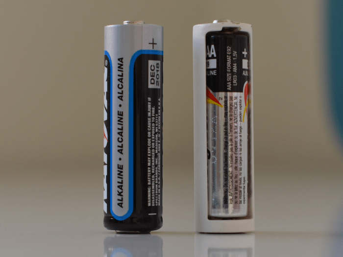 Tethercell und eine herkömmliche Batterie