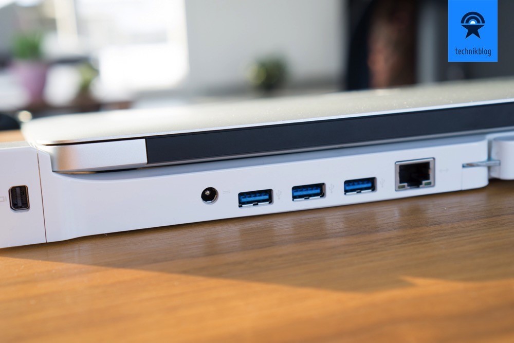 Die Dock 2.0 Pro erweitert die Anschlüsse des MacBook Air - auch Ethernet ist vorhanden.